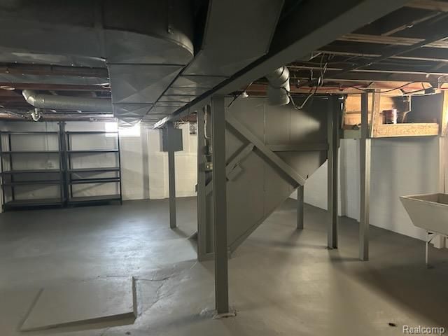 2438 Columbia Road, Berkley, MI 48072