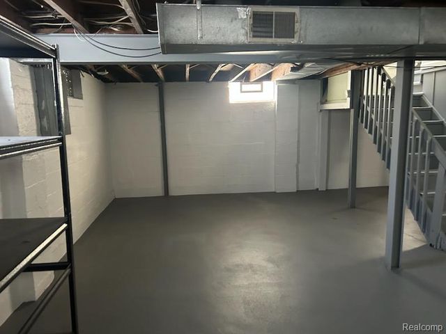 2438 Columbia Road, Berkley, MI 48072