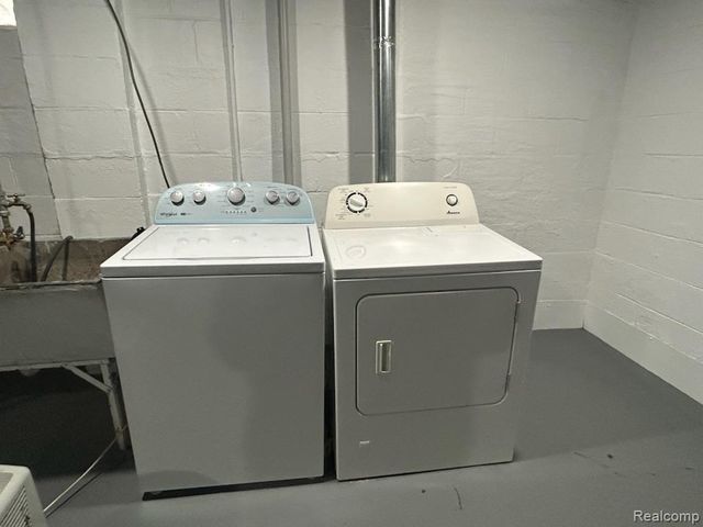 2438 Columbia Road, Berkley, MI 48072