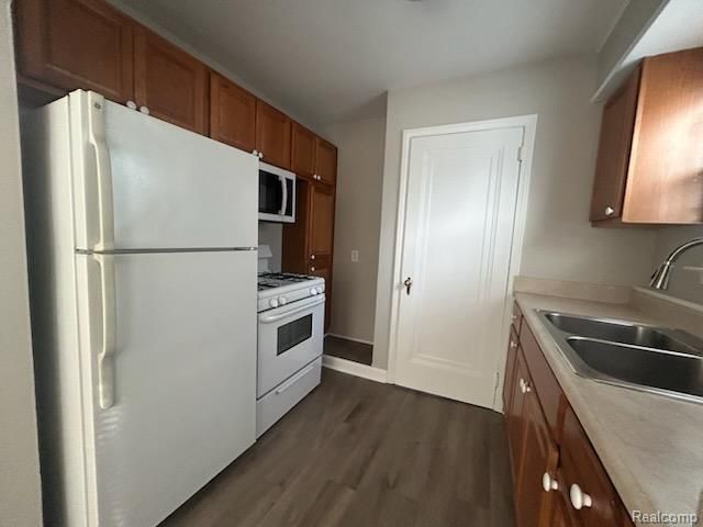 2438 Columbia Road, Berkley, MI 48072