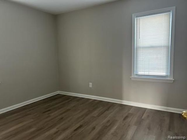 2438 Columbia Road, Berkley, MI 48072