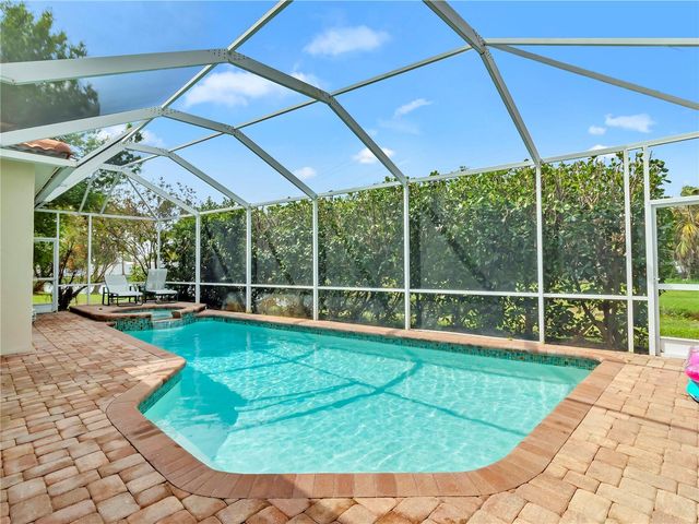 8870 HUNTINGTON POINTE DRIVE, Sarasota, FL 34238