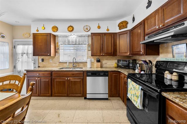 8423 Norborne Avenue, Dearborn Heights, MI 48127