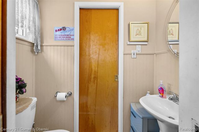 8423 Norborne Avenue, Dearborn Heights, MI 48127