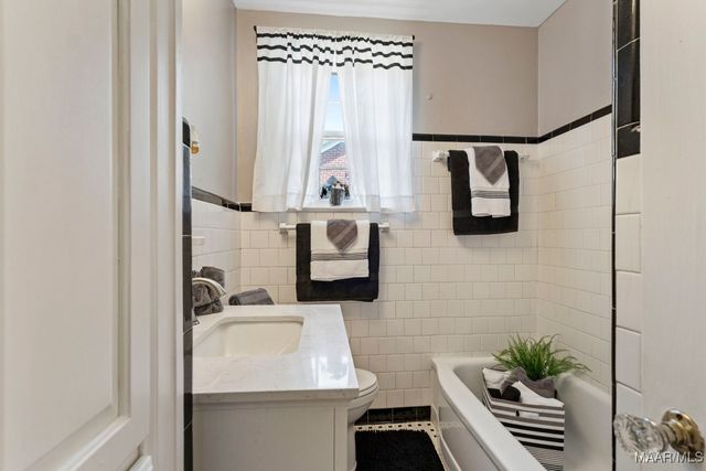 11 Calhoun Road, Montgomery, AL 36109