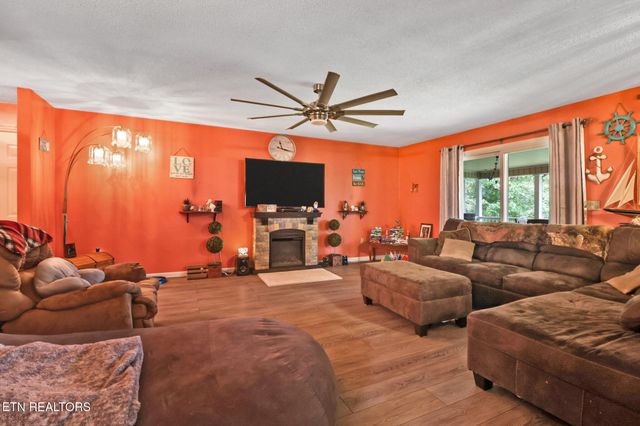 211 Chestnut Court, Crossville, TN 38555