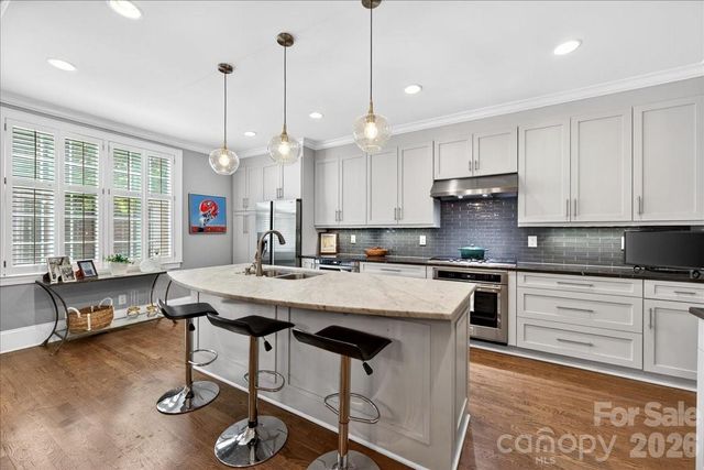 202 Perrin Place, Charlotte, NC 28207