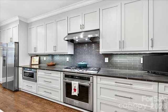 202 Perrin Place, Charlotte, NC 28207