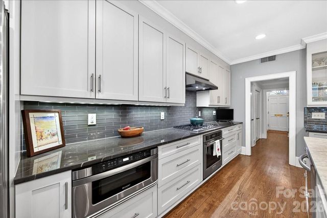 202 Perrin Place, Charlotte, NC 28207