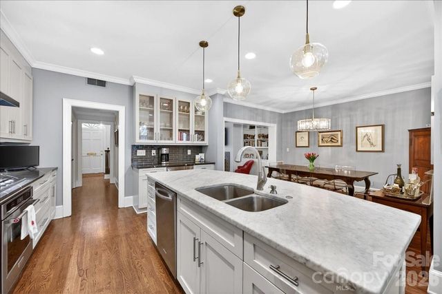 202 Perrin Place, Charlotte, NC 28207