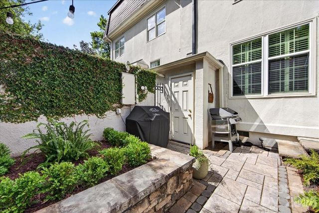 202 Perrin Place, Charlotte, NC 28207