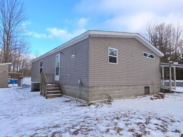 2815 E Monroe Street, White Cloud, MI 49349