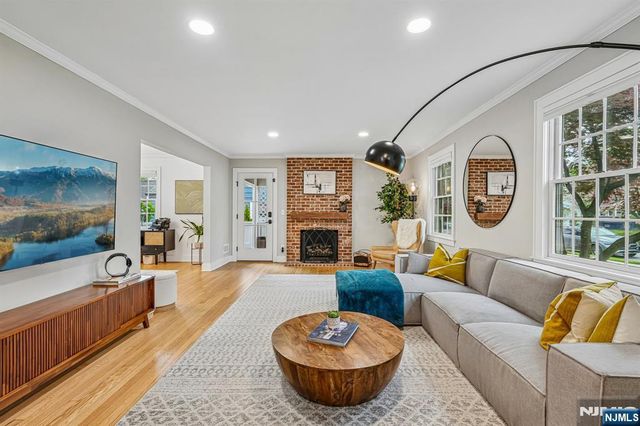 75 S Highwood Avenue, Glen Rock, NJ 07452