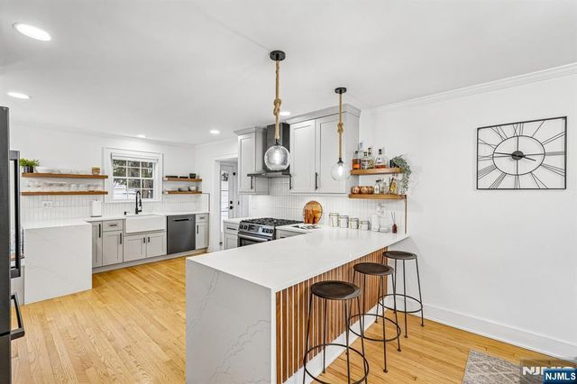 75 S Highwood Avenue, Glen Rock, NJ 07452