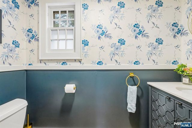 75 S Highwood Avenue, Glen Rock, NJ 07452