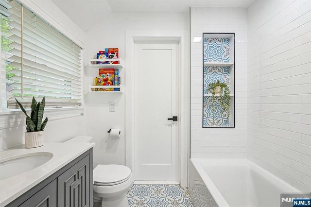 75 S Highwood Avenue, Glen Rock, NJ 07452