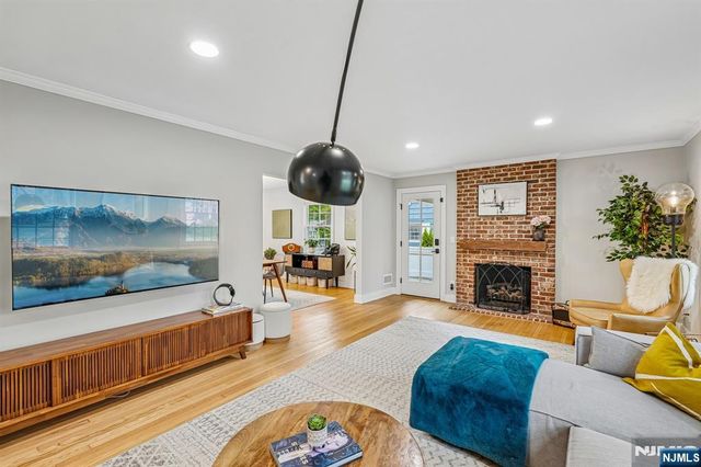 75 S Highwood Avenue, Glen Rock, NJ 07452