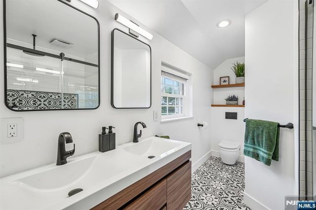 75 S Highwood Avenue, Glen Rock, NJ 07452