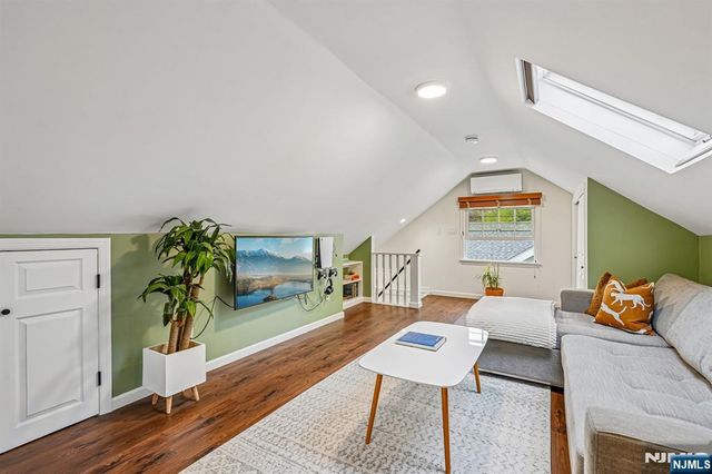 75 S Highwood Avenue, Glen Rock, NJ 07452