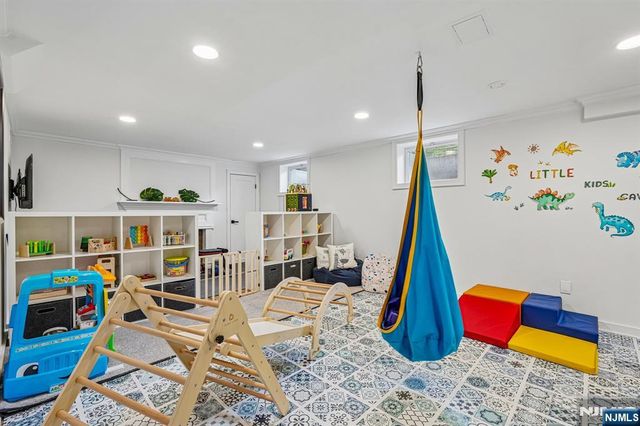 75 S Highwood Avenue, Glen Rock, NJ 07452