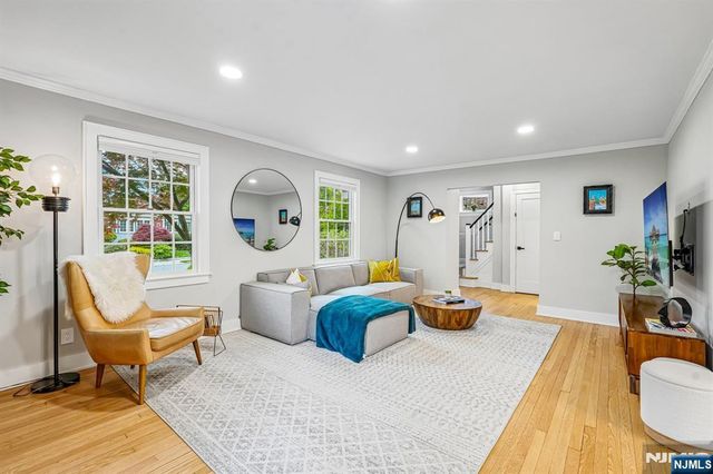 75 S Highwood Avenue, Glen Rock, NJ 07452