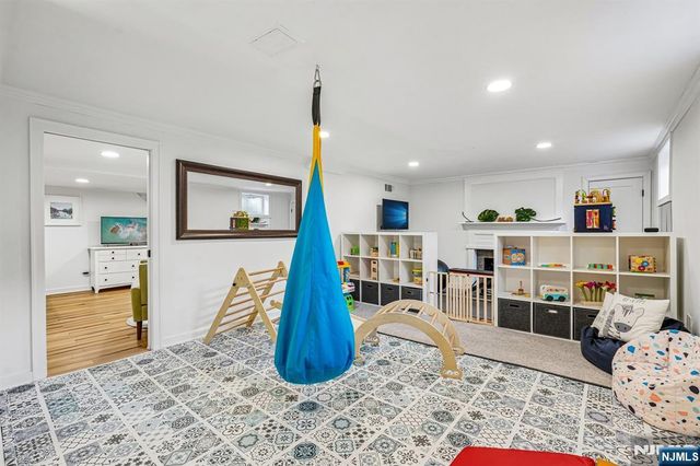 75 S Highwood Avenue, Glen Rock, NJ 07452