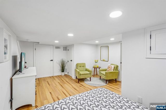 75 S Highwood Avenue, Glen Rock, NJ 07452