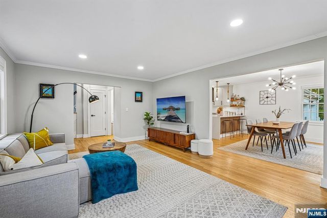 75 S Highwood Avenue, Glen Rock, NJ 07452