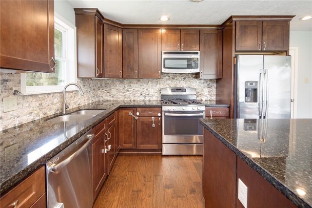 2118 Wayside Drive, Bryan, TX 77802