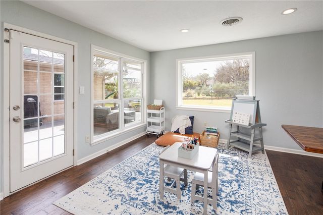 2118 Wayside Drive, Bryan, TX 77802