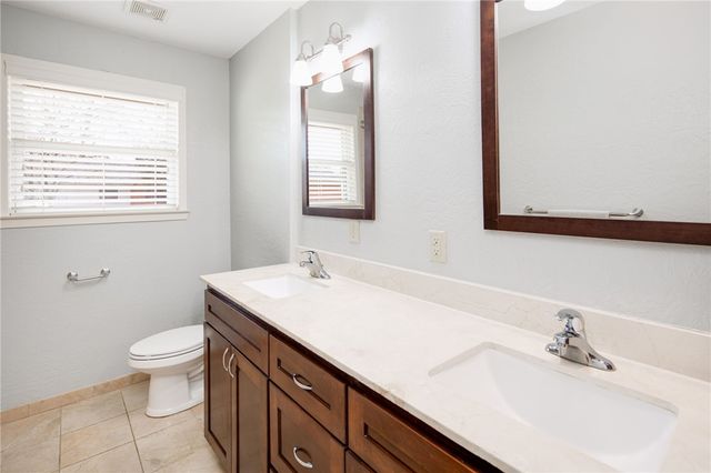 2118 Wayside Drive, Bryan, TX 77802