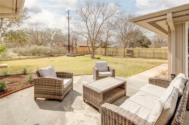 2118 Wayside Drive, Bryan, TX 77802