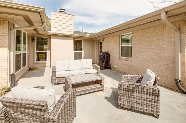 2118 Wayside Drive, Bryan, TX 77802