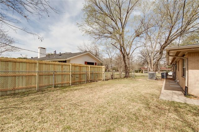 2118 Wayside Drive, Bryan, TX 77802