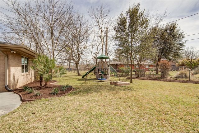 2118 Wayside Drive, Bryan, TX 77802