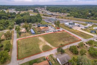 E Dogwood Street, Coweta, OK 74429