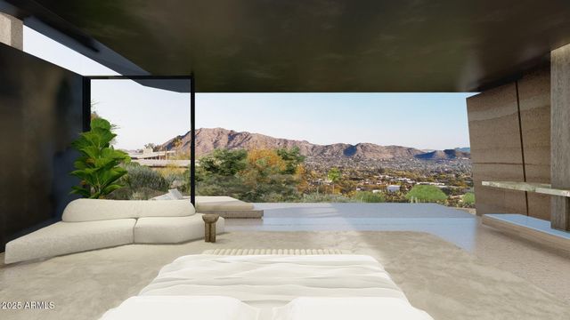 5719 E Starlight Way, Paradise Valley, AZ 85253