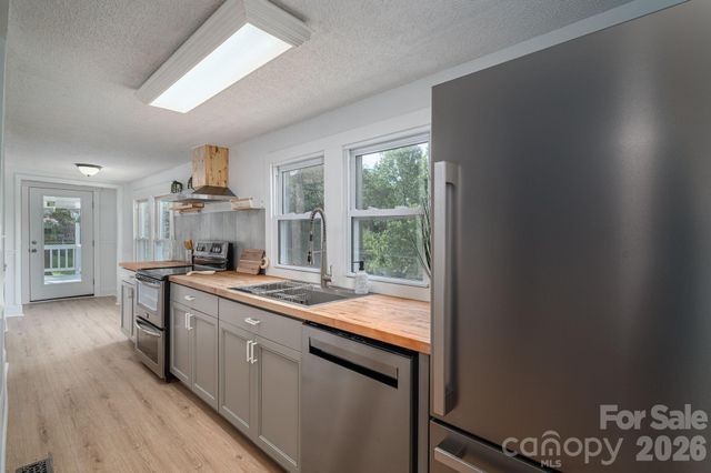 109 Riverside Drive, Cramerton, NC 28032