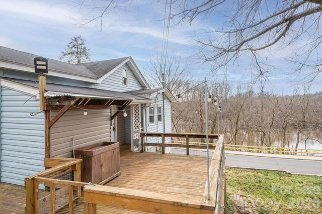 109 Riverside Drive, Cramerton, NC 28032