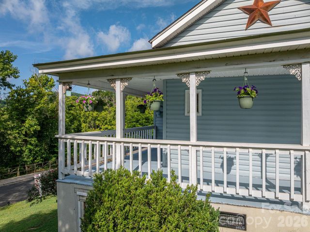 109 Riverside Drive, Cramerton, NC 28032