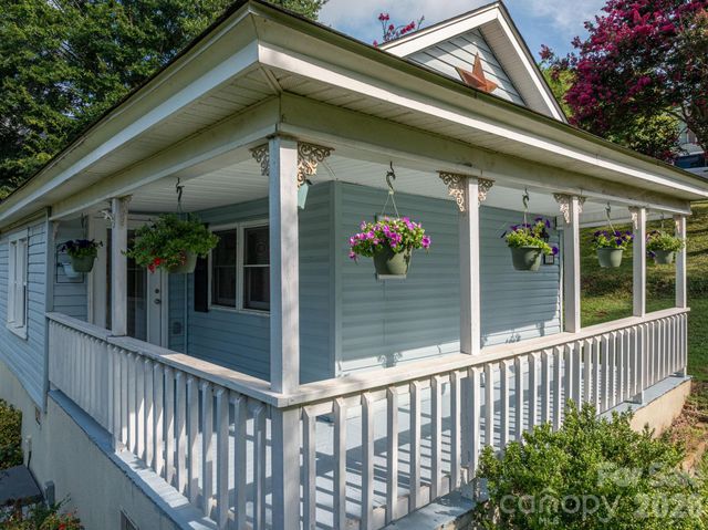 109 Riverside Drive, Cramerton, NC 28032