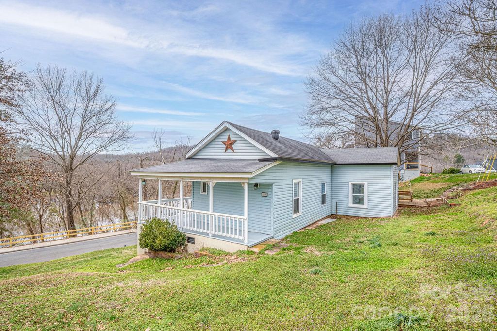109 Riverside Drive, Cramerton, NC 28032