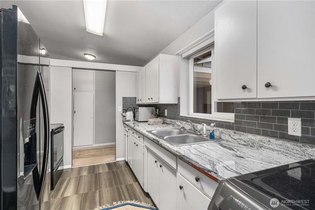 8909 Hipkins Road SW, Lakewood, WA 98498
