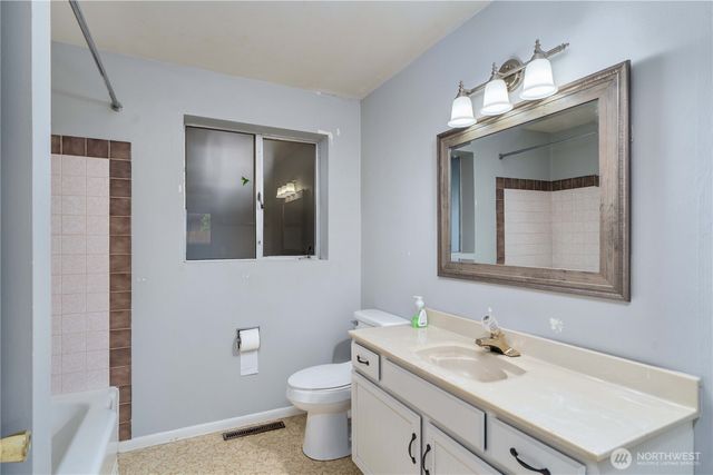 8909 Hipkins Road SW, Lakewood, WA 98498