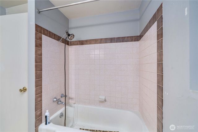 8909 Hipkins Road SW, Lakewood, WA 98498