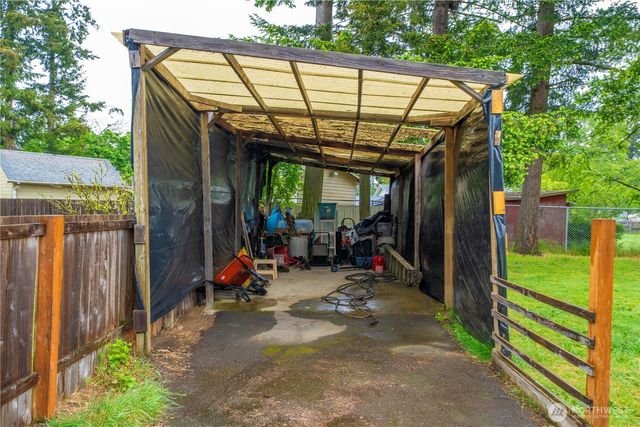 8909 Hipkins Road SW, Lakewood, WA 98498