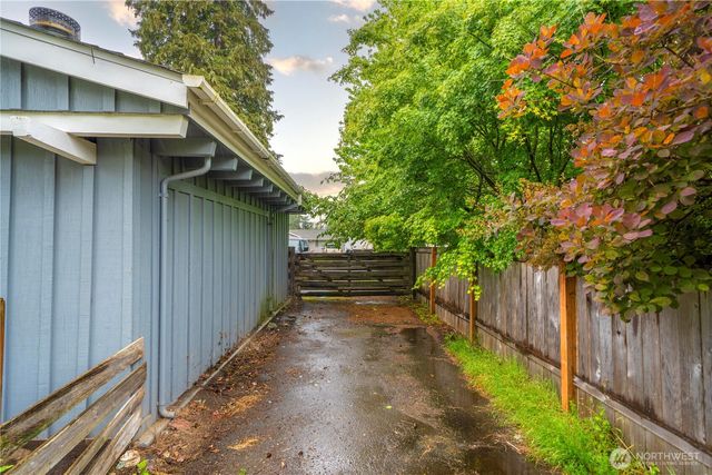 8909 Hipkins Road SW, Lakewood, WA 98498