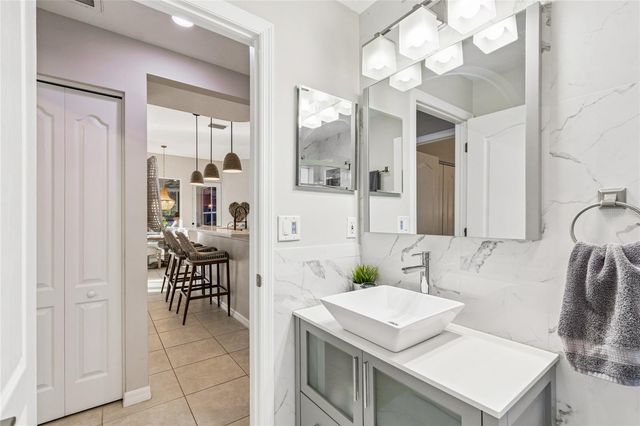 19104 NATURE PALM LANE, Tampa, FL 33647