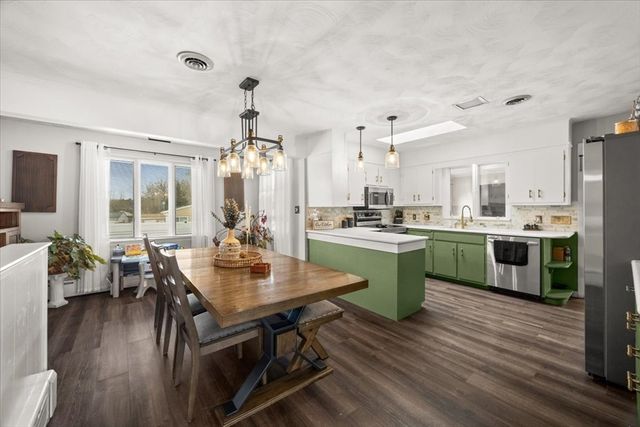 941 Bartlett St, New Bedford, MA 02745