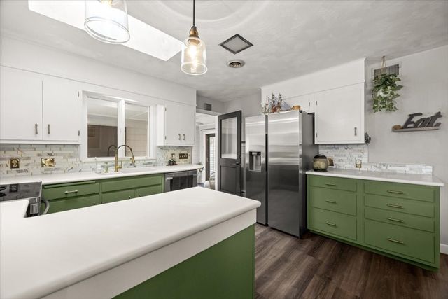 941 Bartlett St, New Bedford, MA 02745